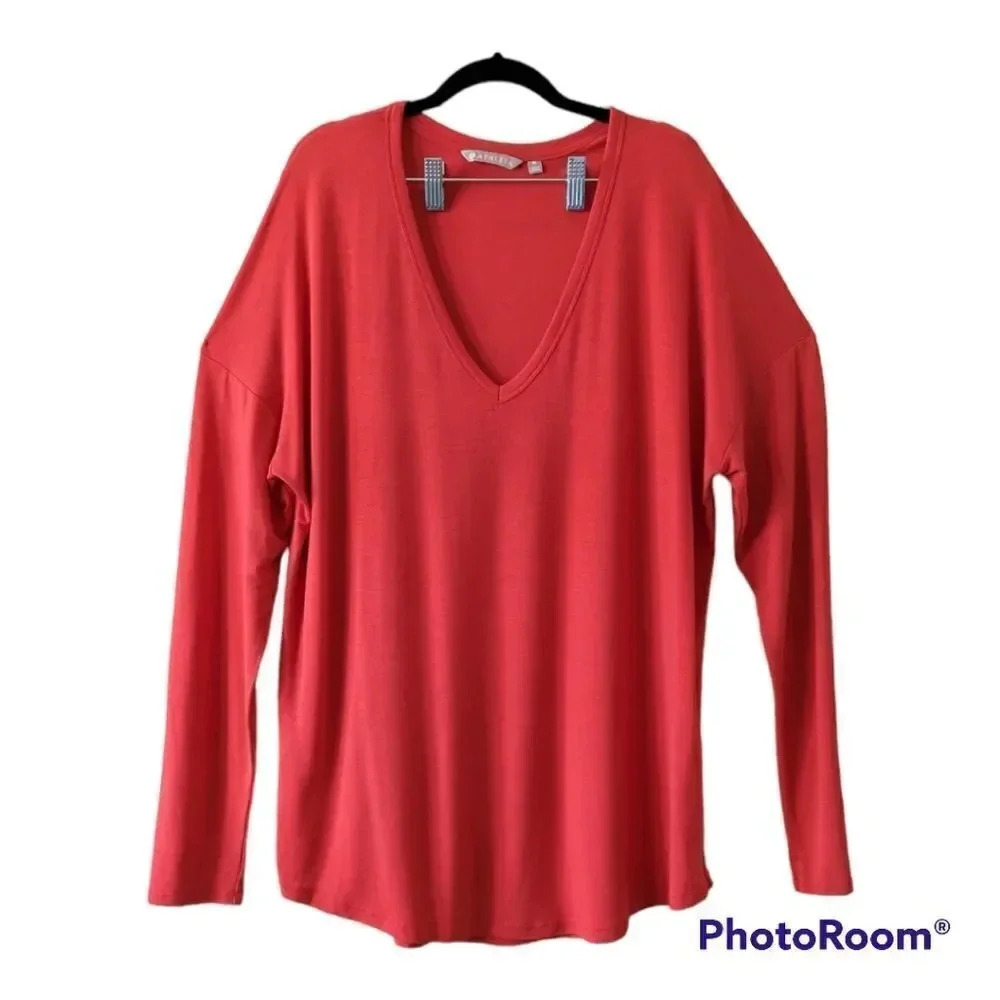Athleta Size XL Cloudlight V Neck Tee Red Drop Shoulder Curved Hem Stretchy